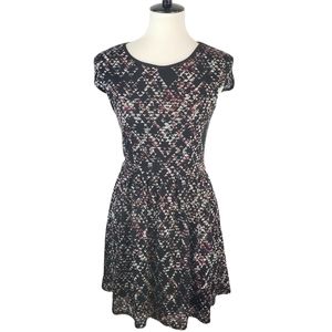 ♦️5/$20 City Triangles Black Red & White Geometric Mini-Dress Size Medium